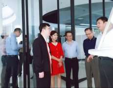 广东省工业和信息化局莅临开云手机·官方版网站登录入口-开云(中国)调研制造业创新中心建设情况 